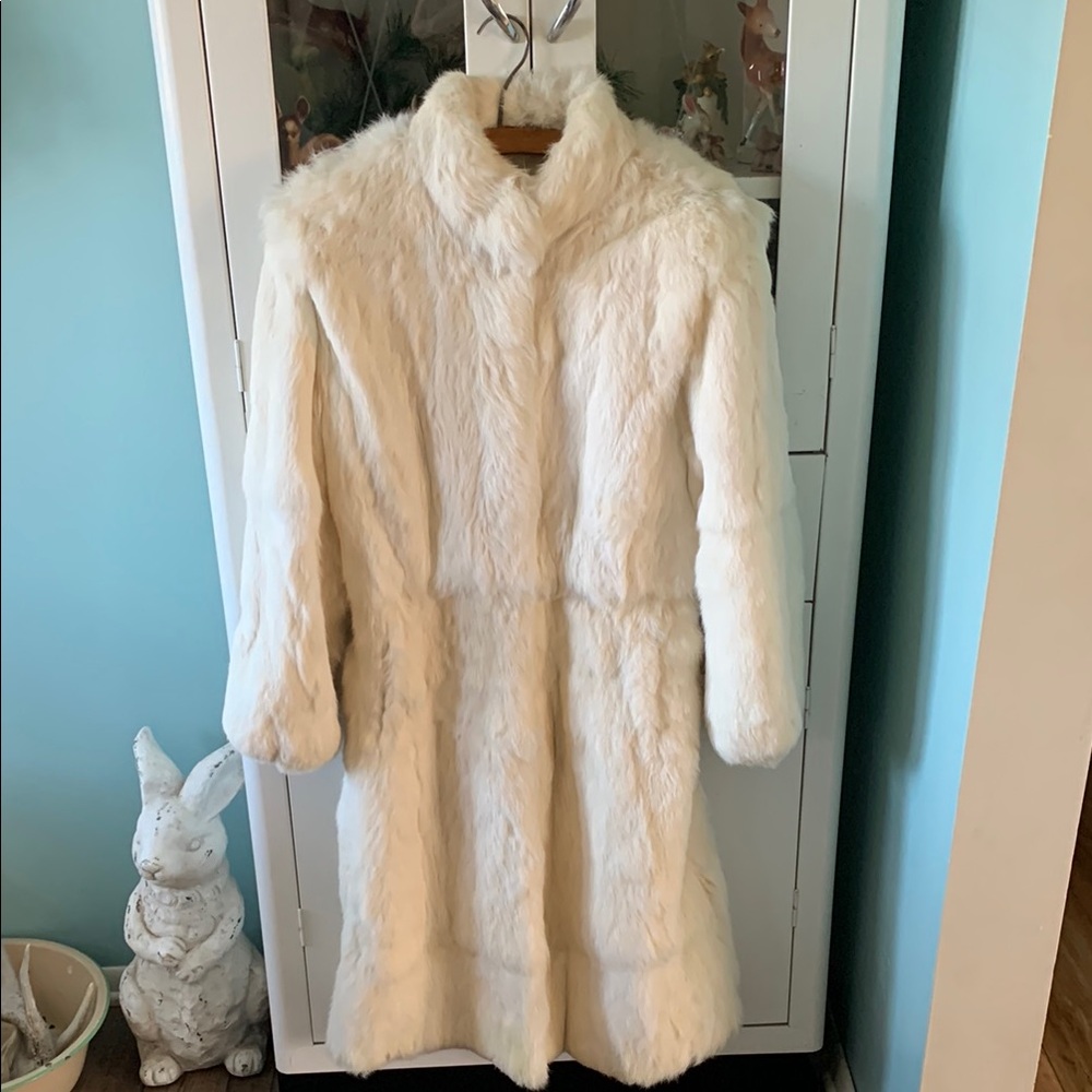Elegant White Rabbit Fur Coat vintage 70’s euc  satin lining